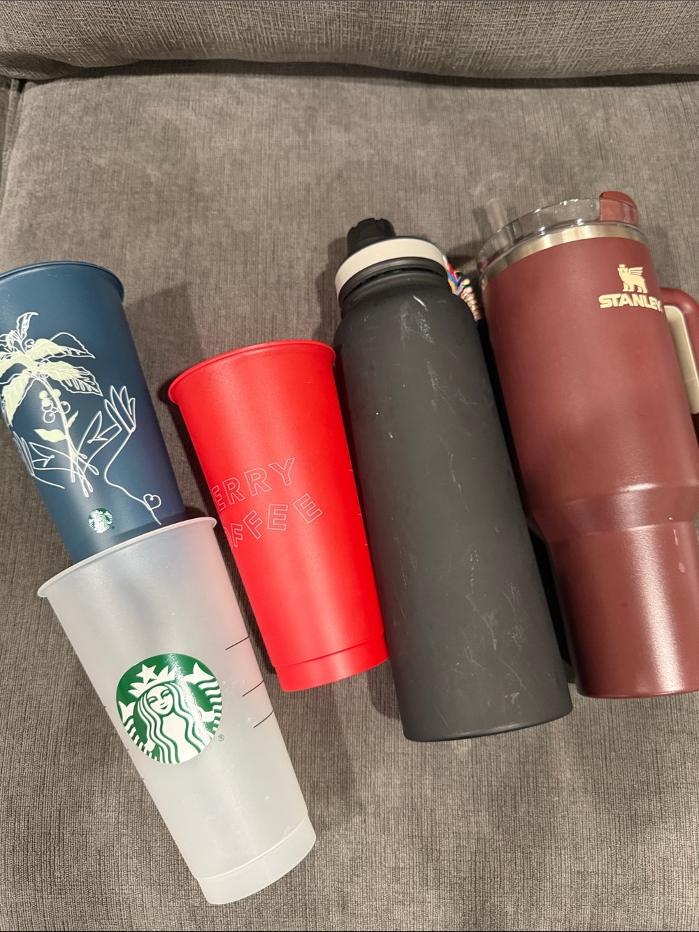Pre-owned water bottle set of 5